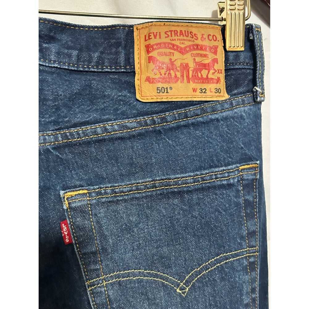 Levis 501 Original Fit Mens Dark Wash Straight Leg Button Fly Jeans 32x30 - Picture 3 of 8